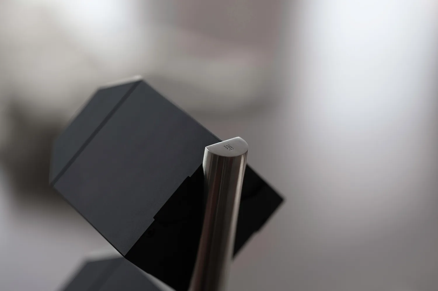 Tm Sarnd Vila Bloke Logo Closeup 2 W